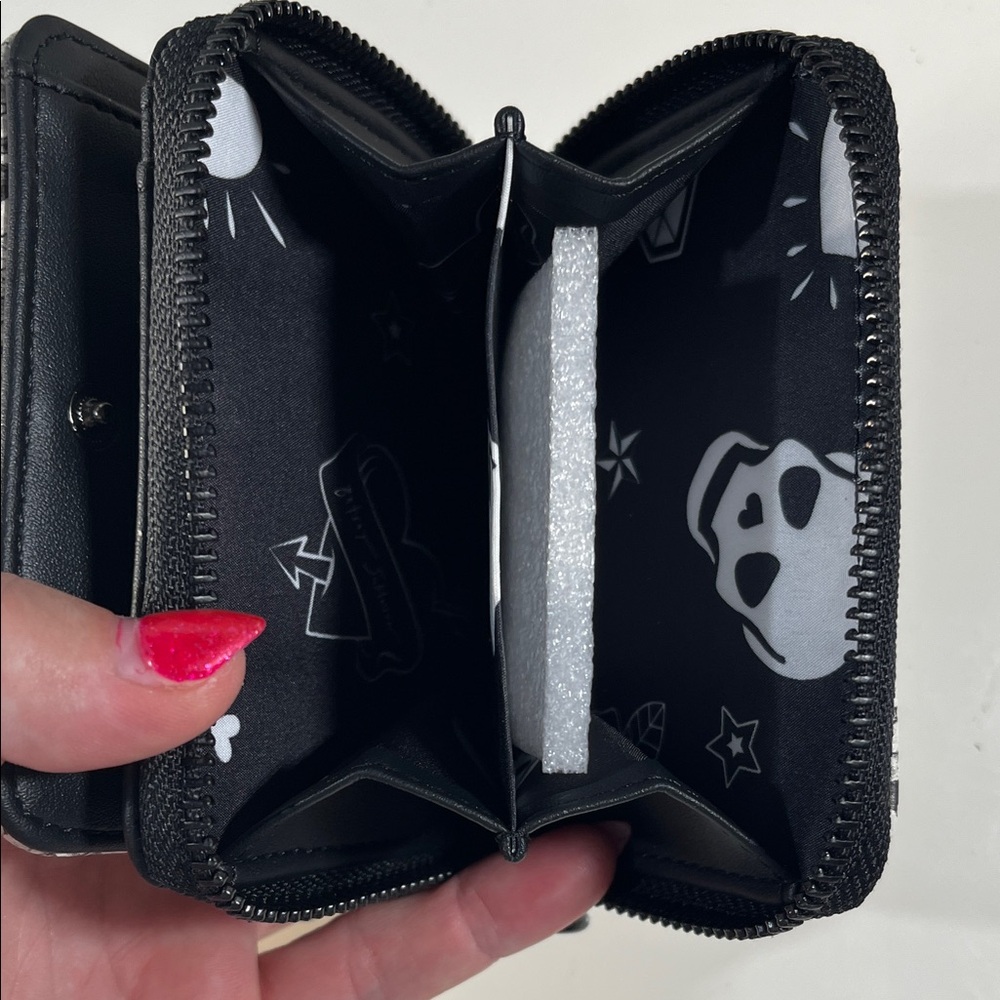 Textured Snake-Print Crossbody Wallet in Black & White - Picture 3 of 5